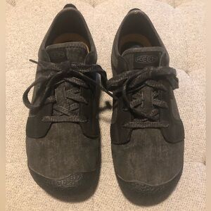 Keen Men’s Howser Canvas Low Lace-Up Gray Black 10.5